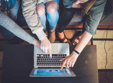 Infographic: The anatomy of a high-converting AI website