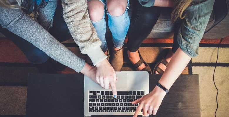 Infographic: The anatomy of a high-converting AI website