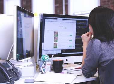 Infographic: AI website builder feature comparison (B12 vs. top competitors)