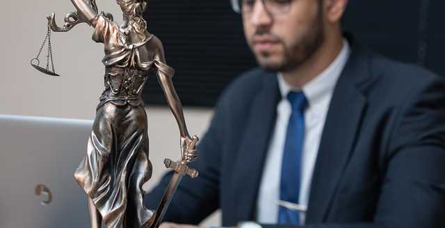 Industry-specific guides: AI websites for lawyers